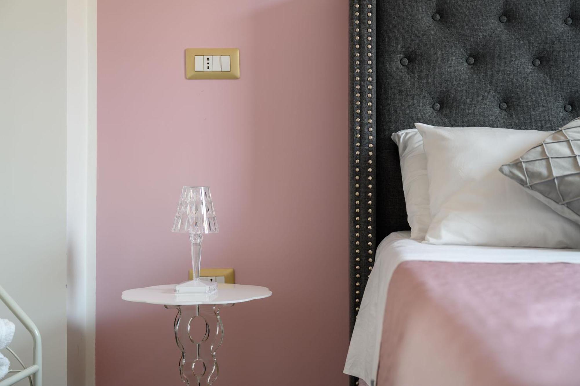 Casa Vacanze Maddalena - Palazzetto Sul Lago - Diamante Rosa Марта Екстер'єр фото