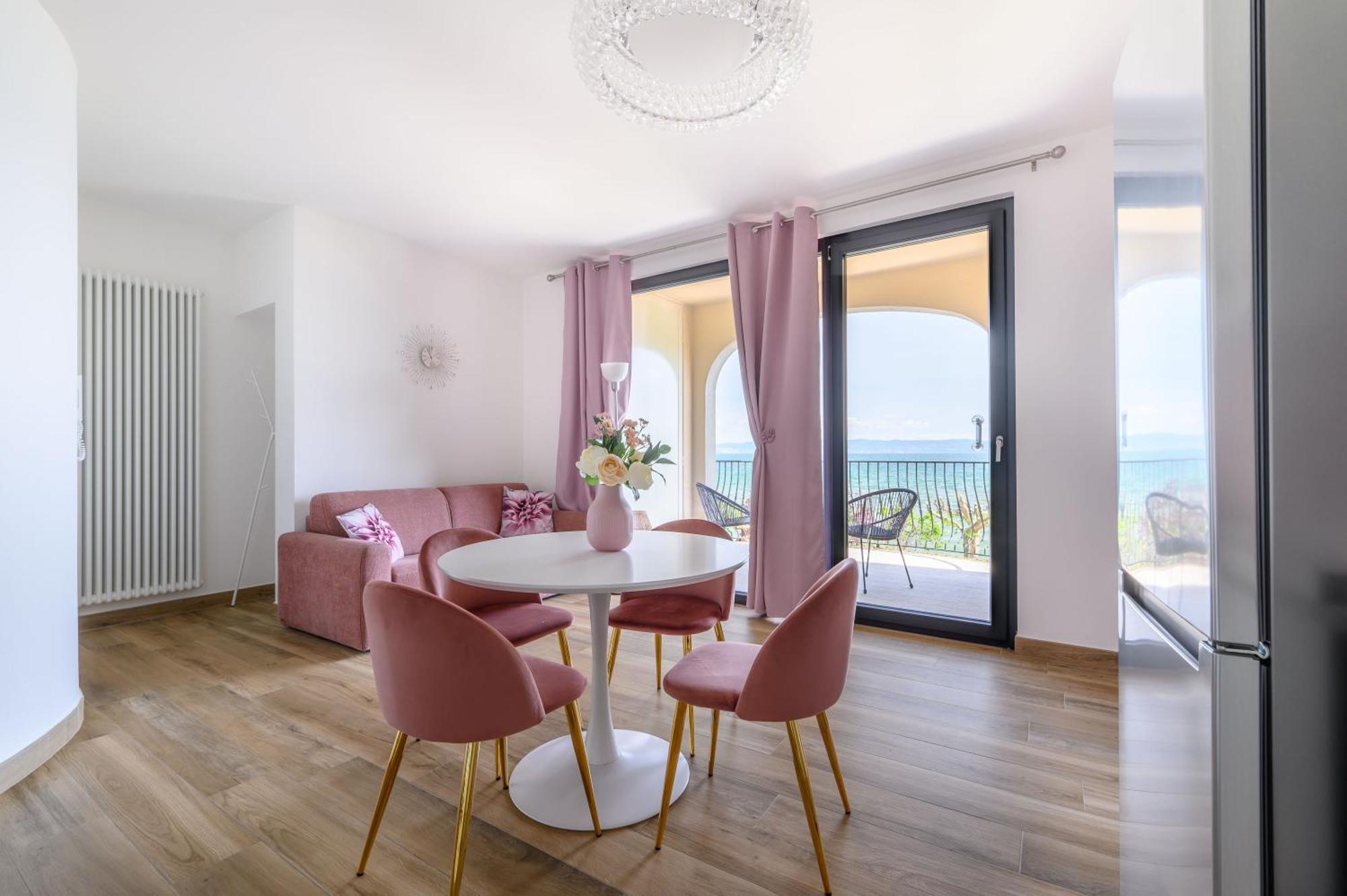 Casa Vacanze Maddalena - Palazzetto Sul Lago - Diamante Rosa Марта Екстер'єр фото