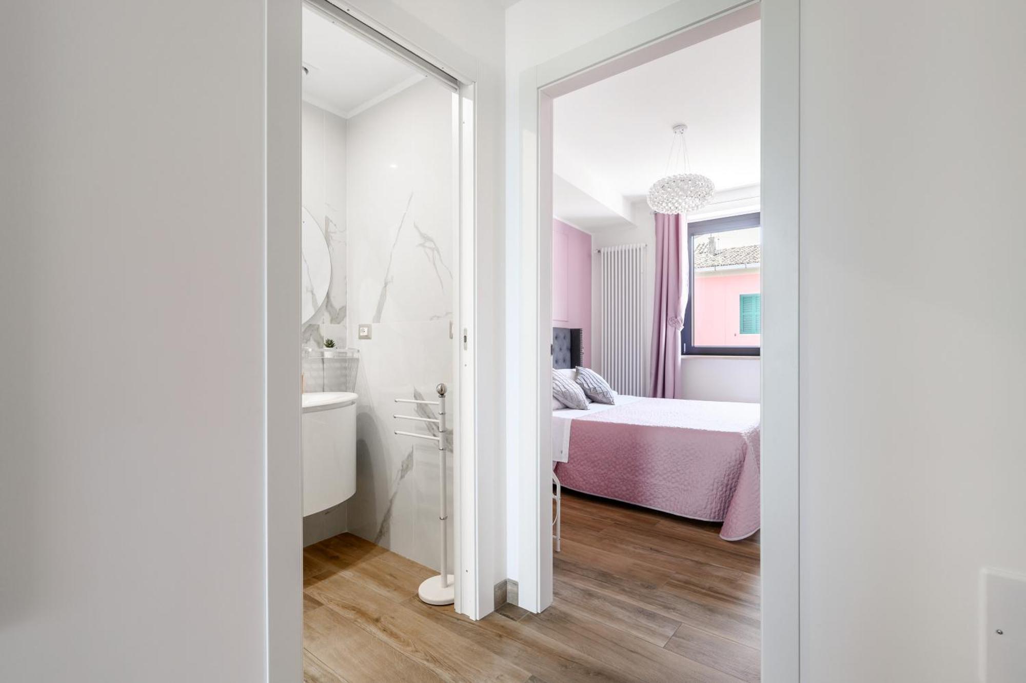 Casa Vacanze Maddalena - Palazzetto Sul Lago - Diamante Rosa Марта Екстер'єр фото