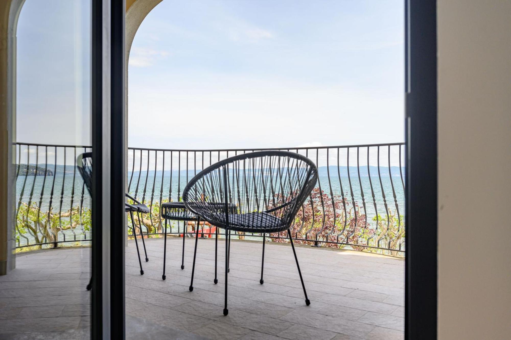 Casa Vacanze Maddalena - Palazzetto Sul Lago - Diamante Rosa Марта Екстер'єр фото